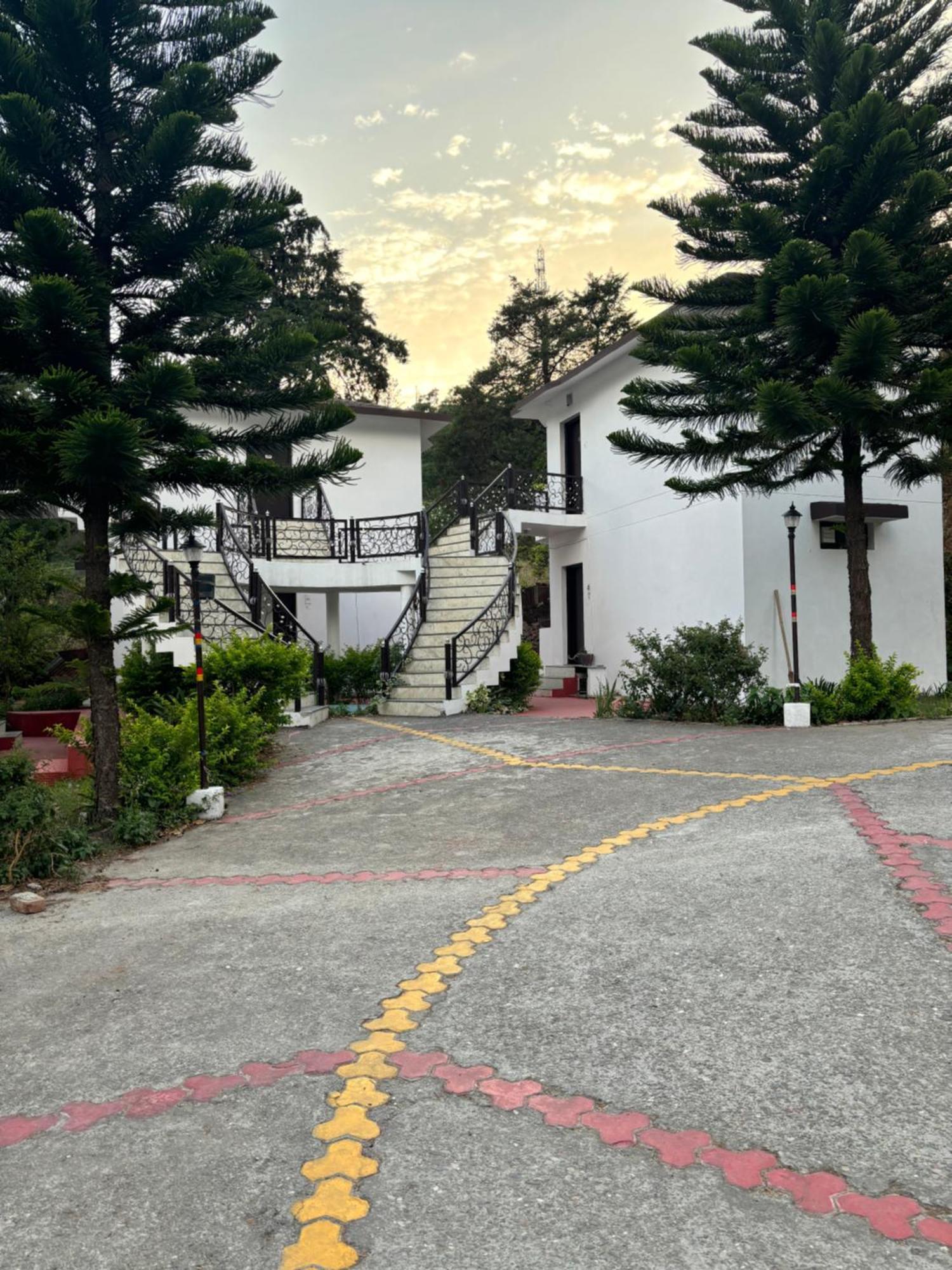 Shikha Resort Ewentbliz Bhīm Tāl 外观 照片