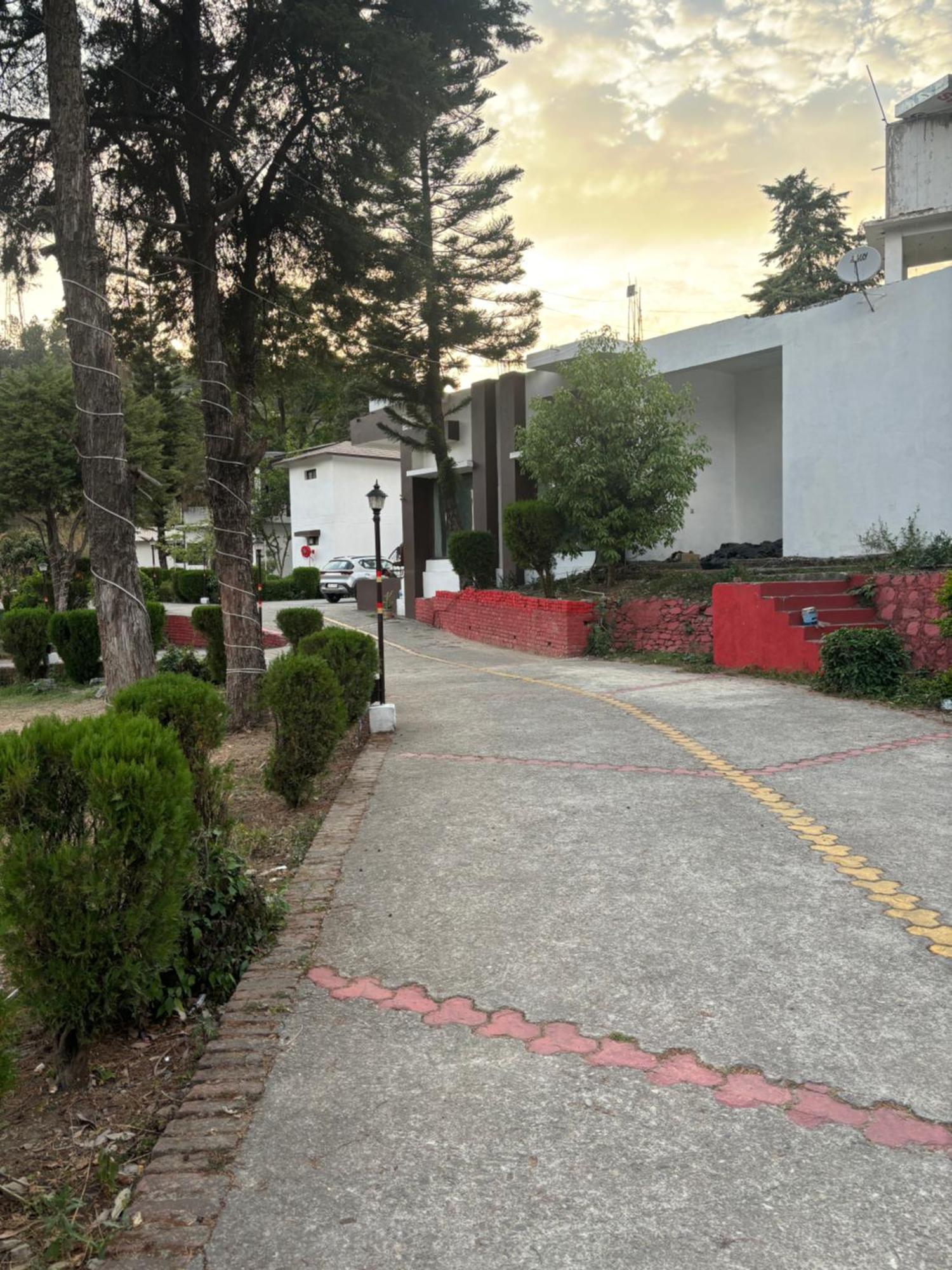 Shikha Resort Ewentbliz Bhīm Tāl 外观 照片